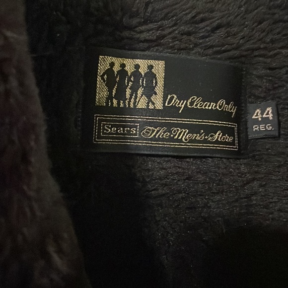 70’s Vintage ,tan, wool, faux fur lined coat size 44 reg - Picture 2 of 8